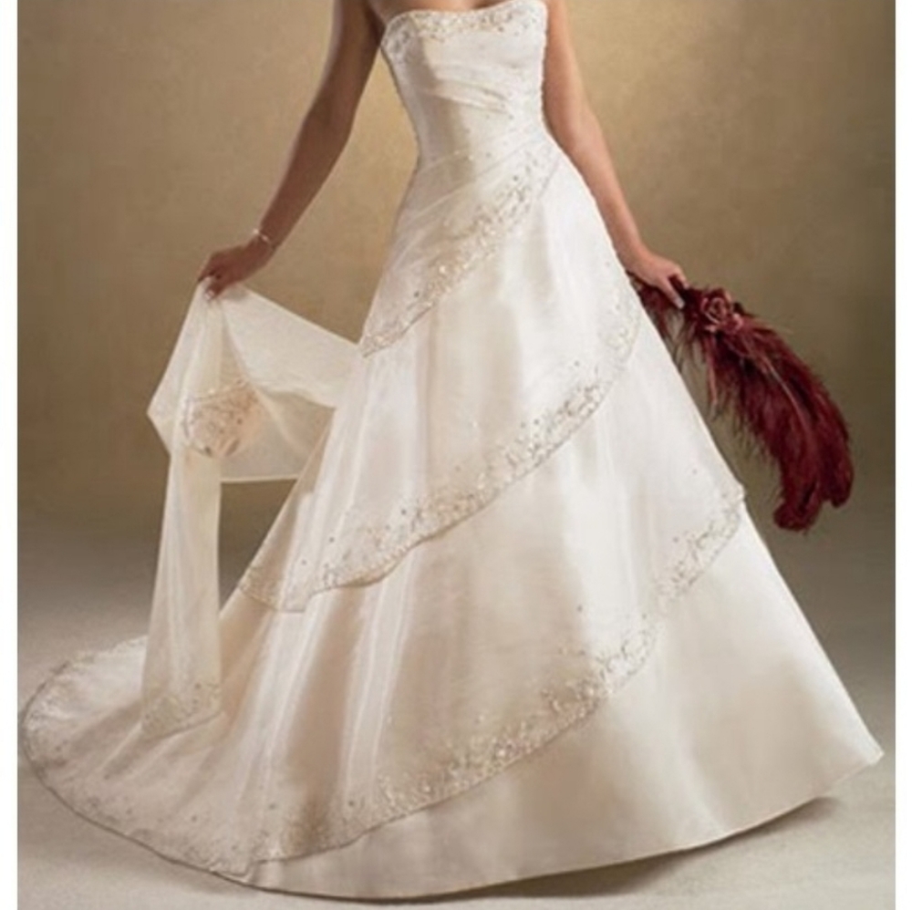 Maggie Soterro A-line Sweetheart Neck Corset Back Wedding Gown, Size 12, Ivory